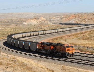 Βίντεο: Για ένα σάντουιτς πιάστηκαν στα χέρια σε τρένο